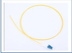 Single Mode Simplex SC APC Fiber Optic Pigtail พร้อมตัวเชื่อมต่อประเภทต่างๆ
